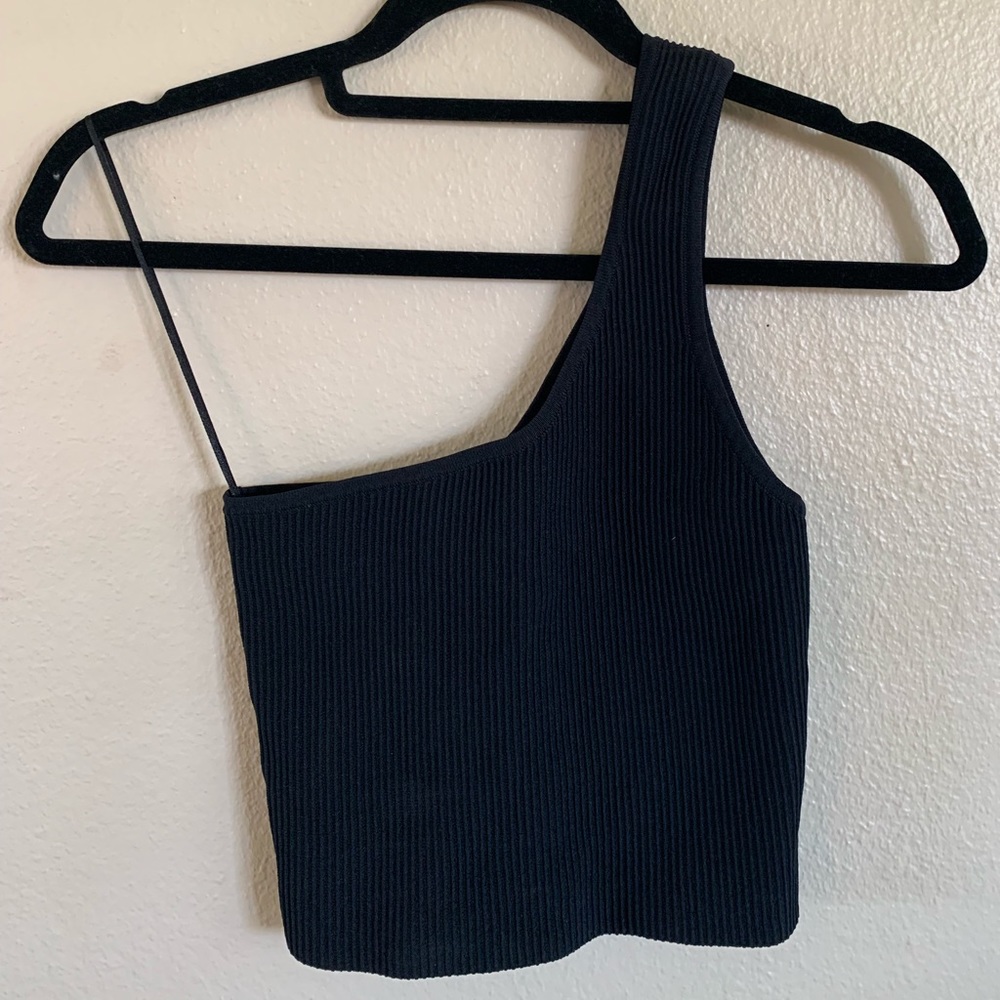 Super cute one shoulder top by Kendal & Kylie